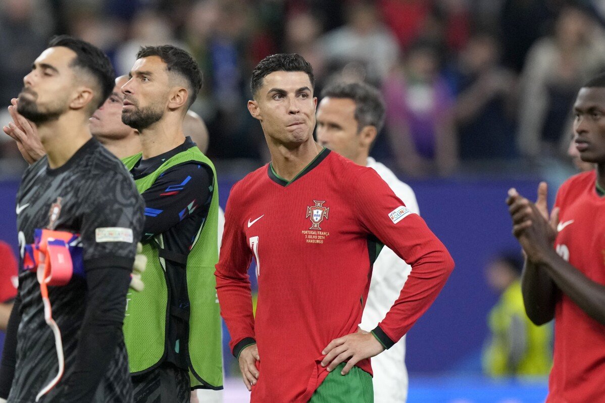 Ronaldo 安慰沮喪的佩佩 隨葡萄牙老將在歐洲杯2024殘酷出局  